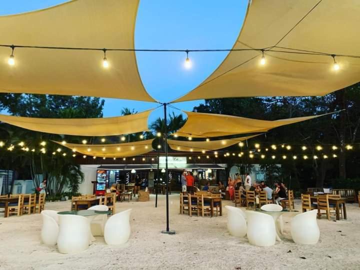 Cafe De Playa Beach Front Hotel Coco Kültér fotó