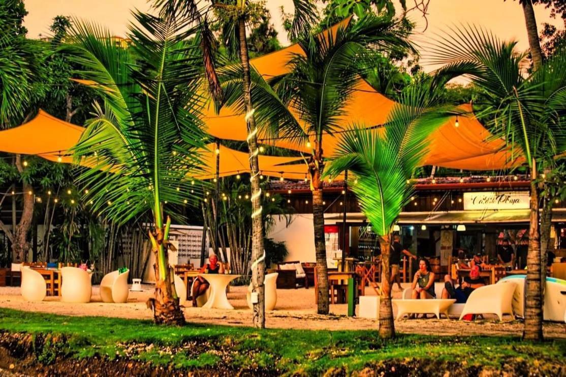 Cafe De Playa Beach Front Hotel Coco Kültér fotó